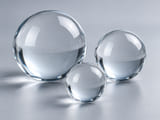 Concepto CGI del producto Bolas de vidrio borosilicato; material y geometría ilustrativos