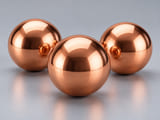 Concepto de producto CGI de bolas de cobre puro; materiales y geometría ilustrativos