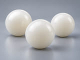 Concept de produit CGI de billes en PVDF ; matériau et géométrie illustratifs